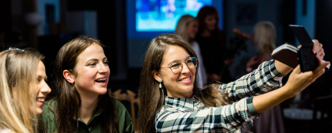 Rīgas 1. Tālmācības vidusskolas mūzikas videoklipa prezentācija